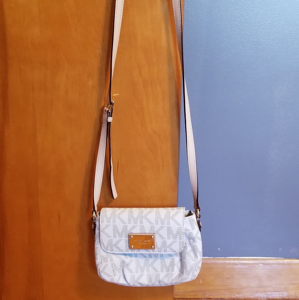 *price firm*Small White Michael Kors Crossbody bag